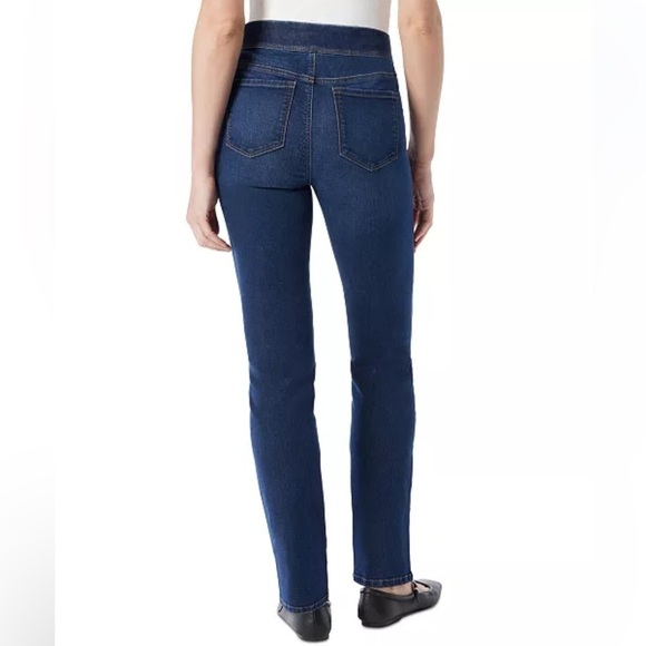 Gloria Vanderbilt
Women's Amanda High-Rise Straight Pull-On Jeans Murray Wash - Picture 3 of 6